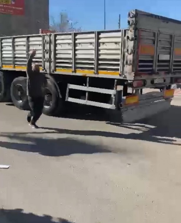 Foto - Trafikte tartıştığı minibüs şoförünü silahla öldürdü! Hastaneye gidemesin diye yolu da tırıyla kapattı