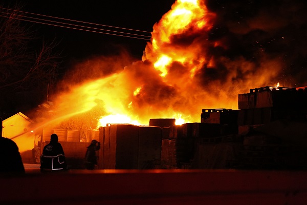 Foto - Trafodan kıvılcım çıktı olanlar oldu! Alev alev yandı