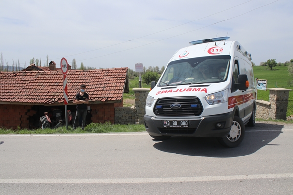 Foto - Traktör ahır duvarına çarptı: Yaralılar var