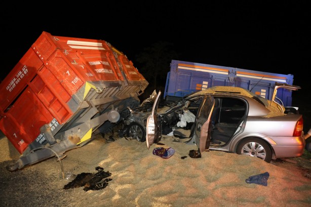 Foto - Traktör ile otomobil çarpıştı