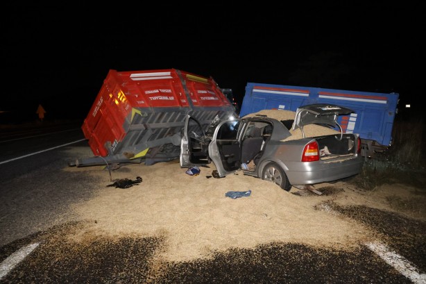 Foto - Traktör ile otomobil çarpıştı