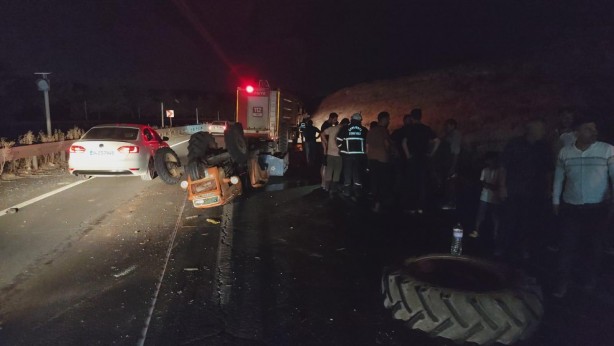  Traktör ile tır çarpıştı