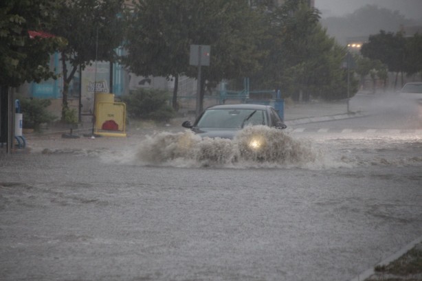 Trakya'da sağanak hayatı olumsuz etkiliyor