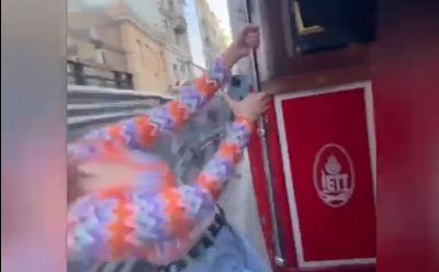 Foto - Tramvayda artistlik yapan turist kafayı öyle bir vurdu ki! Neye uğradığını şaşırdı