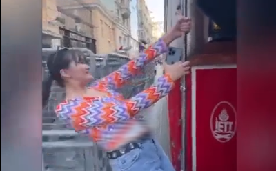 Foto - Tramvayda artistlik yapan turist kafayı öyle bir vurdu ki! Neye uğradığını şaşırdı