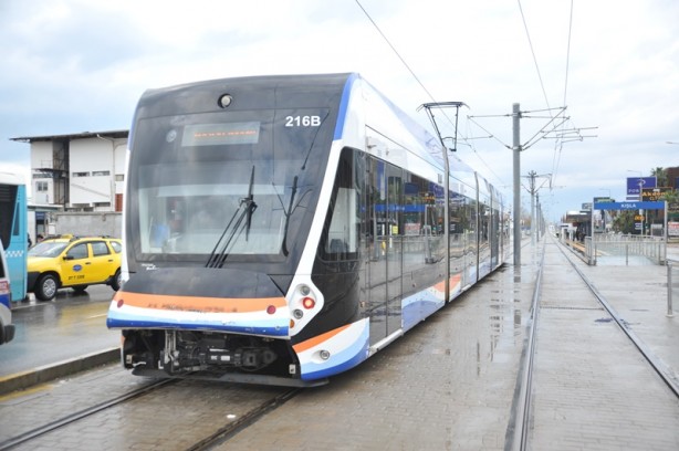 Foto - Tramvayın çarptığı yaya ağır yaralandı