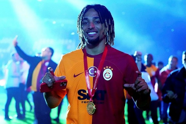 Foto - Transferde bomba gelişme! Galatasaray'ın yıldızı Sacha Boey ayrılığı böyle duyurdu