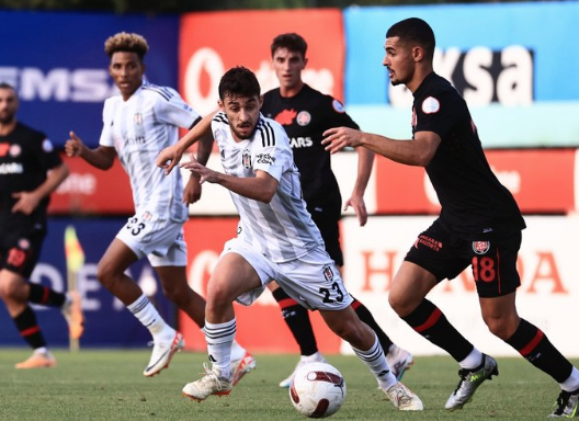 Transferde şaşırtan gelişme! Beşiktaş ve Roberto Pereyra...