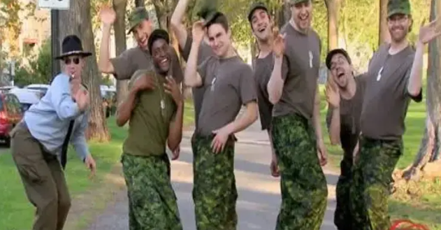 Foto - Travestiler, Magnus’lar, Einar’lar...