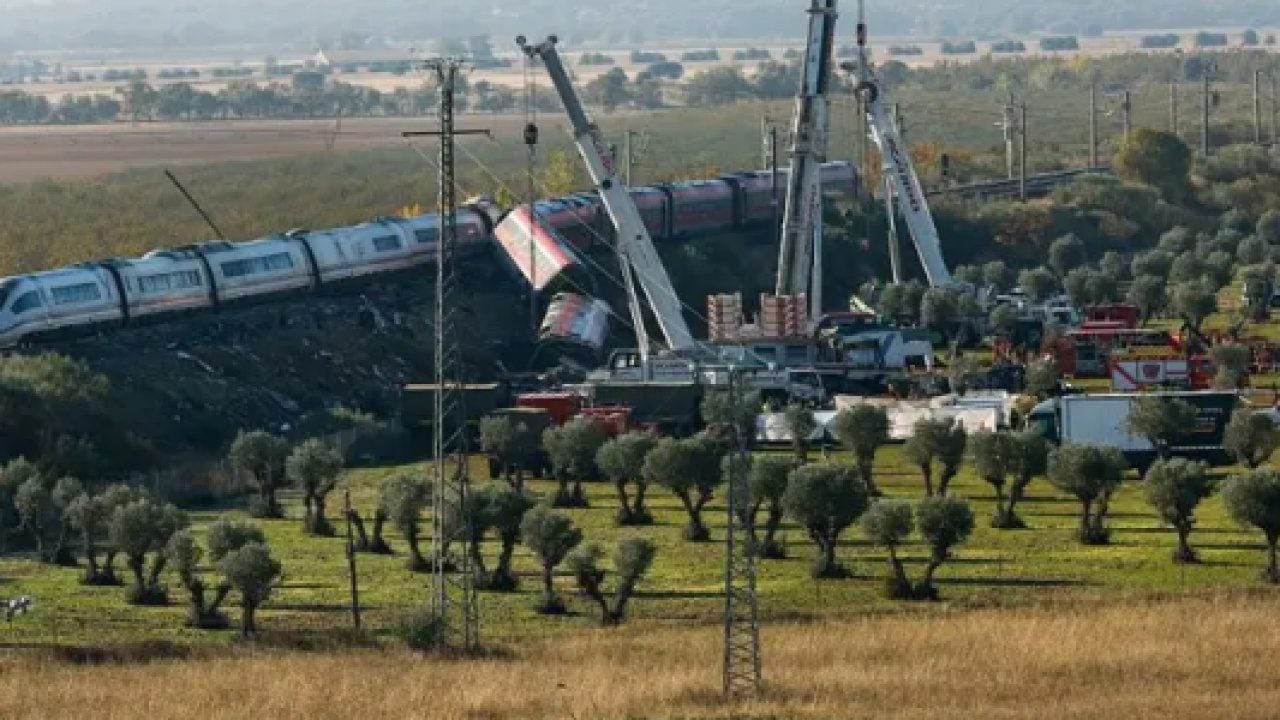 Foto - Tren kazası faciasında bilanço ağırlaşıyor: Can kaybı 69’a yükseldi