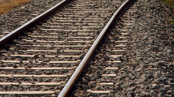 Foto - Tren raylarının arasında neden taşlar var? Aklınızı kurcalayan o sorunun cevabı!