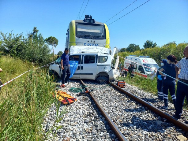 Tren araca çarptı! Feci kazadan acı haber