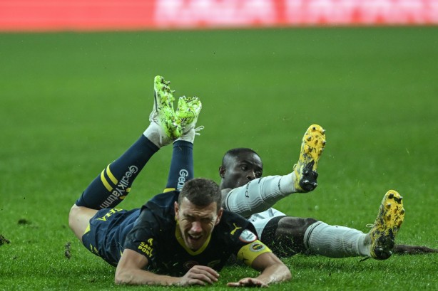 Foto - Trnava maçı öncesi kulisler bu iddiayla çalkalanıyor! İsmail Kartal açtı ağzını yumdu gözünü…