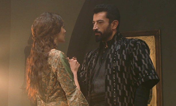 Foto - TRT dizisi deniliyordu! Netlik kazandı… Kenan İmirzalıoğlu viral oldu