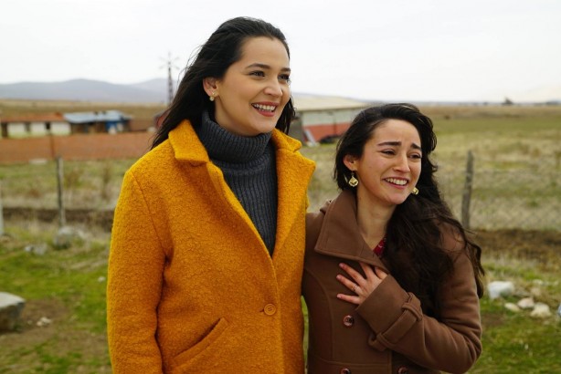 Foto - TRT dizisinden FOX’a ağır darbe! Sen Çal Kapımı dizisine büyük şok