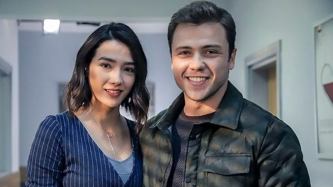 Foto - TRT oyuncusunun haline bak! Bir de utanmadan milleti galeyana getiriyor! Sen önce alkolikliğine çare bul...