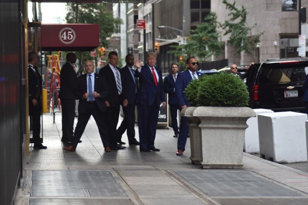 Trump, yemin altında sorgulanacak