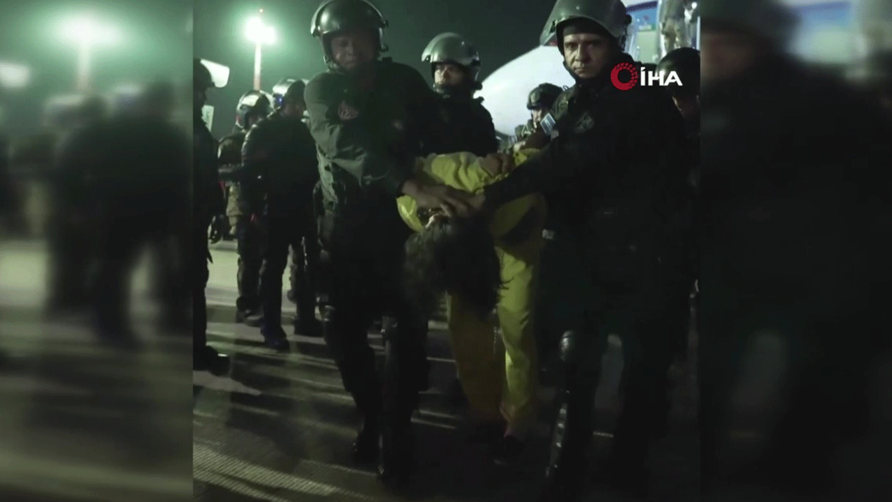 Foto - Trump yine yaptı yapacağını: Mahkeme kararına rağmen hepsini yolladı!