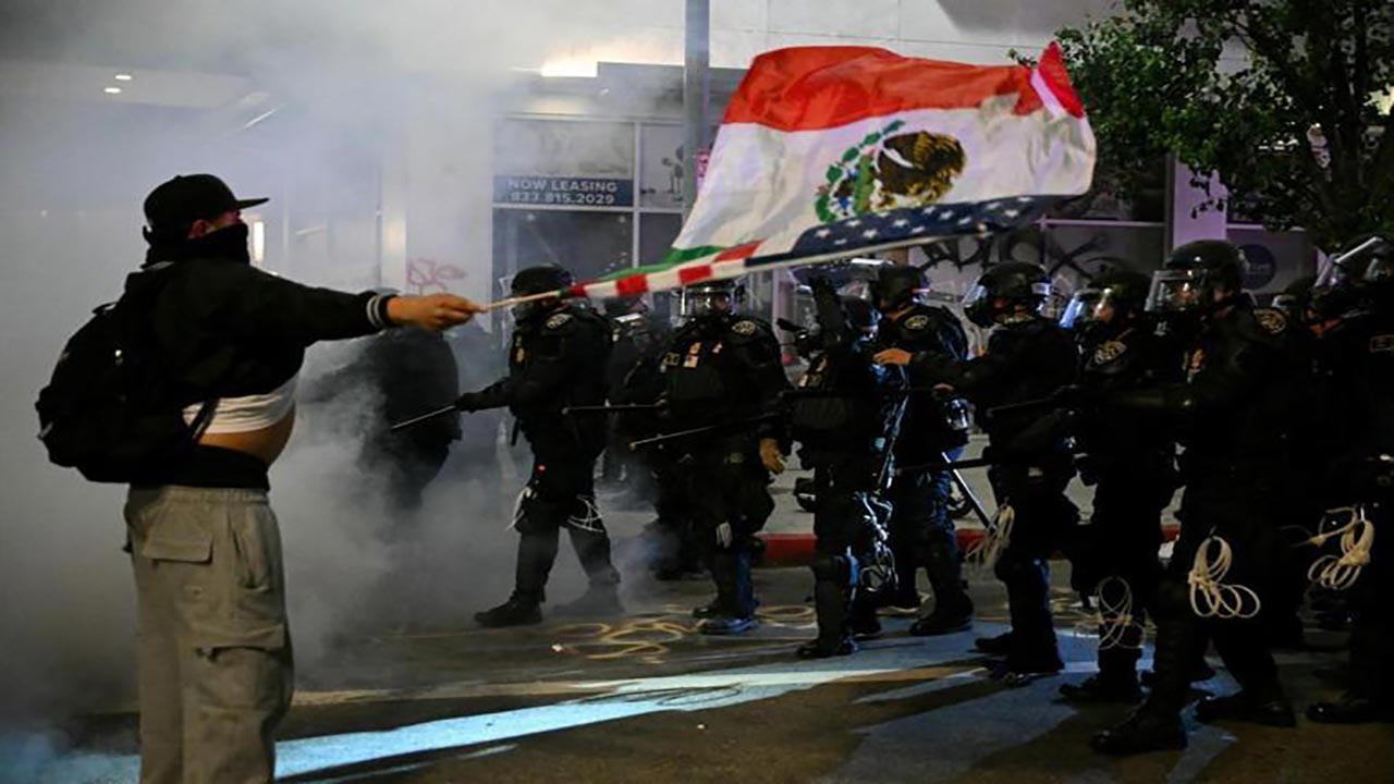 Foto - Trump'a California'dan dava! Los Angeles sokakları savaş alanına döndü