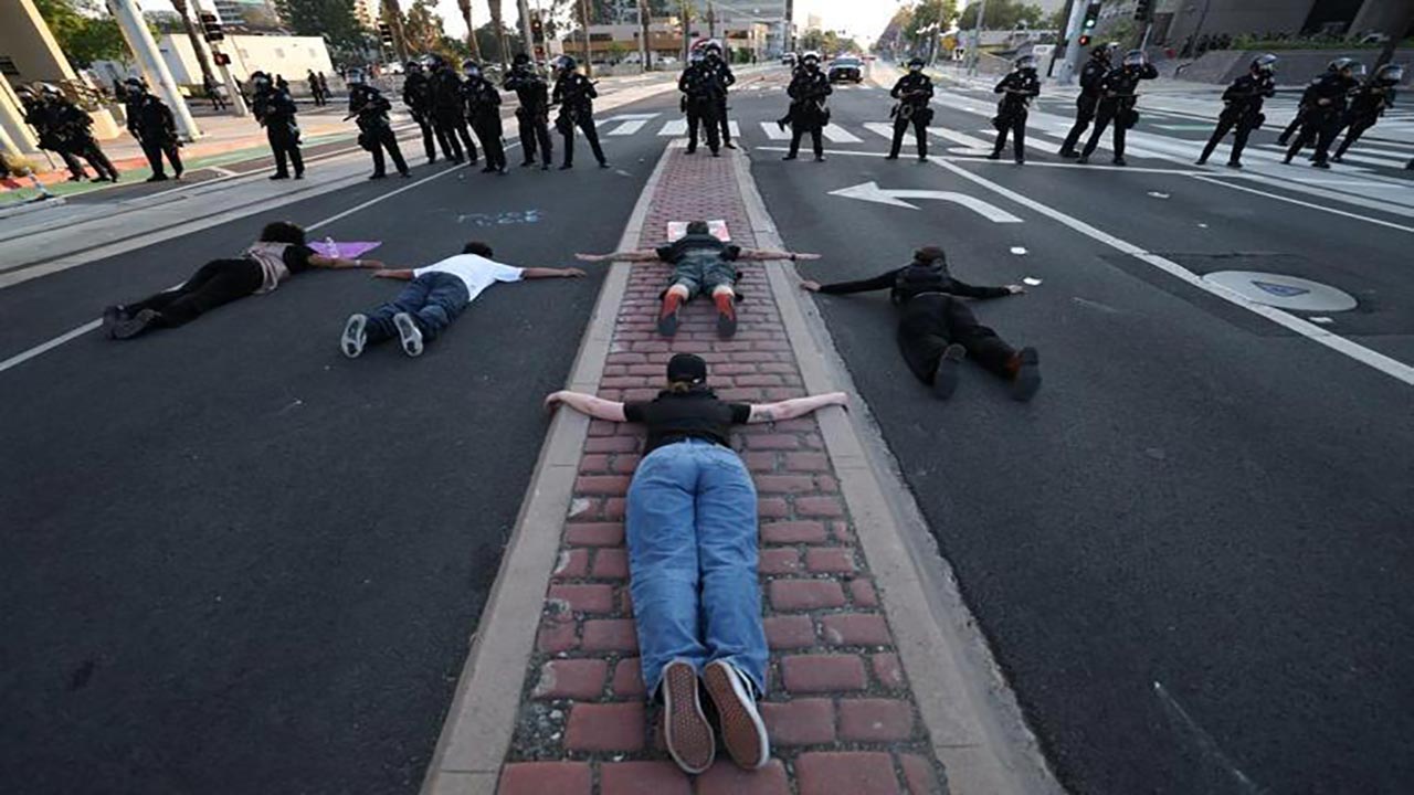 Foto - Trump'a California'dan dava! Los Angeles sokakları savaş alanına döndü