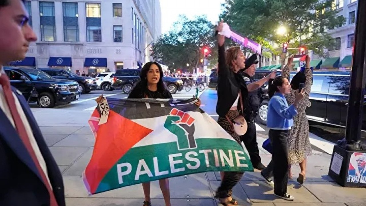 Foto - Trump'a gittiği restoranda Filistin protestosu