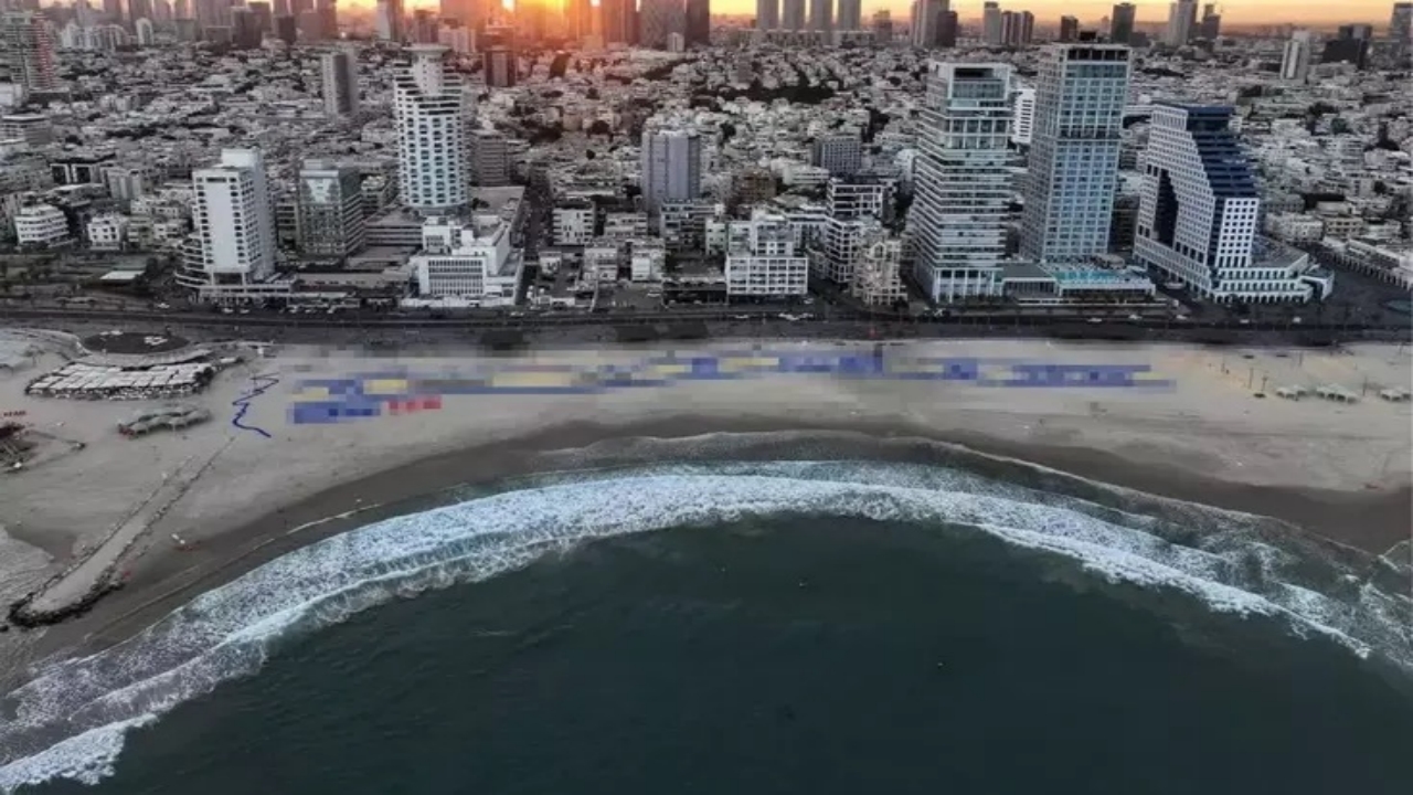 Trump’a İsrail’de sürpriz karşılama! Plajdaki dev pankartın üzerine bakın ne yazdılar