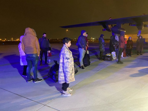 Foto - TSK depremzedeler için teyakkuzda! Askeri kargo uçağıyla İstanbul'da getirildiler
