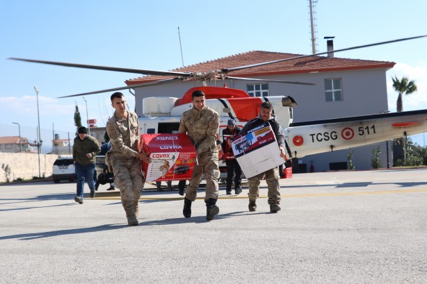 Foto - TSK giderken jeneratör dönerken yaralı taşıyor!