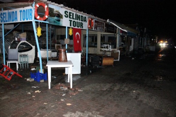 Foto - Tsunami Sığacık'ı yerle bir etti
