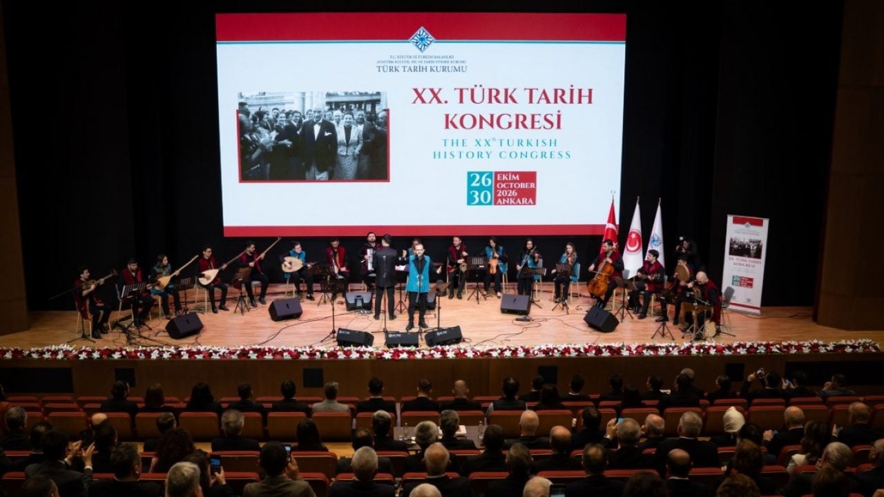 Foto - TTK Başkanı Selvi 20. Türk Tarih Kongresi’nde konuştu! Tarih siyasetçilere değil ilim ve belgeye bırakılmalı