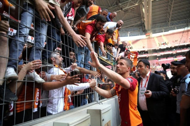 Foto - Tudor o isimlerin biletini kesti! 