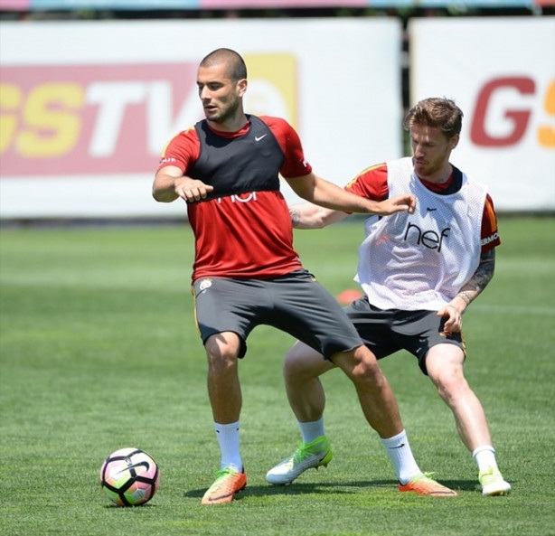 Foto - Tudor o isimlerin biletini kesti! 