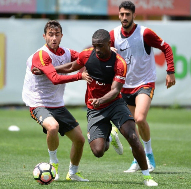 Foto - Tudor o isimlerin biletini kesti! 