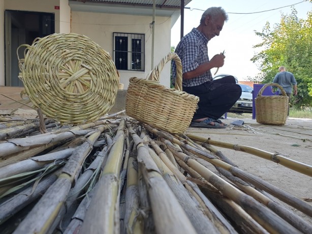 Foto - Tufan usta 57 yıldır kamıştan sepet örerek ekmeğini kazanıyor