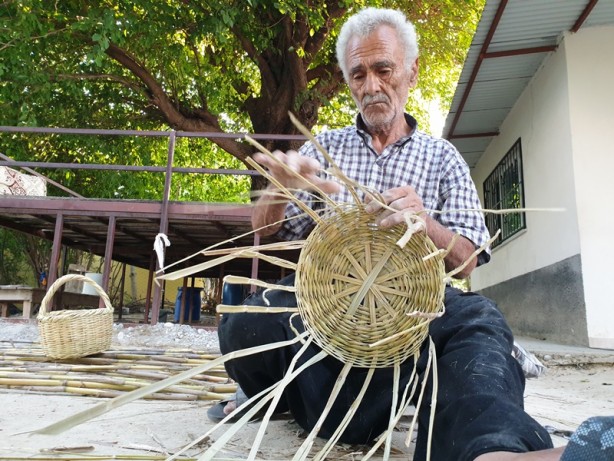 Foto - Tufan usta 57 yıldır kamıştan sepet örerek ekmeğini kazanıyor