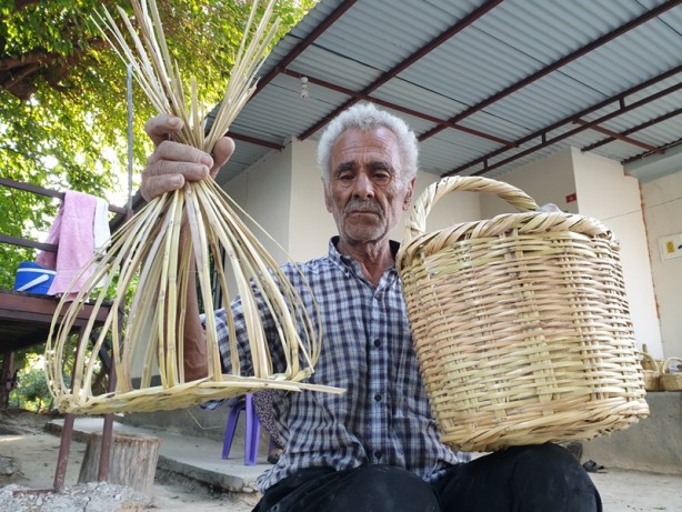 Foto - Tufan usta 57 yıldır kamıştan sepet örerek ekmeğini kazanıyor