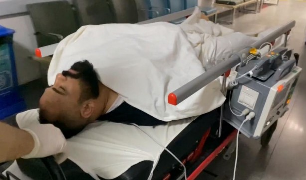 Foto - Tüfeği göstermek istedi, çıkarırken kendini vurdu