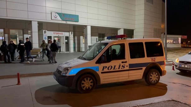 Foto - Tüfeği göstermek istedi, çıkarırken kendini vurdu