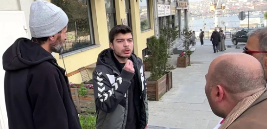 Foto - Tuğçe Kazaz, 'Hilafet bayrağı açan adama saldıran gence söyleyin' diyerek seslendi: 2030'a kadar bu olacak