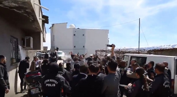 "Tüh sizin suratınıza" dedirtmişlerdi! Seçim günü büyük namussuzluğa imza atan Dem Partililerle ilgili flaş gelişme