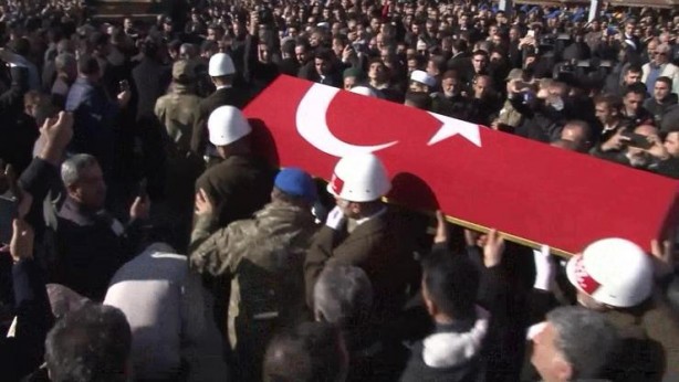 Foto - Tüh sizin suratınıza! İşte bunlar da PKK için anıranlar