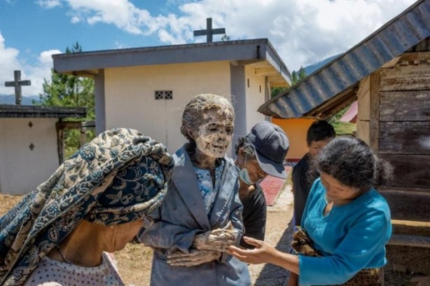 Foto - Tuhaf bir gelenek: Ölülerle aynı evde yaşıyorlar