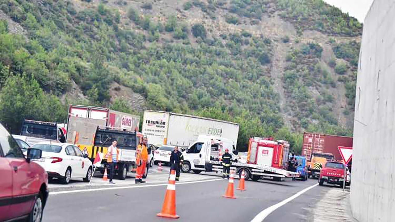 TÜİK verileri yürek burktu! Trafik kazalarında can kaybı durmuyor, en çok kaza bu yollarda oluyor