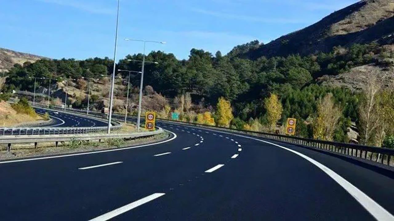 Foto - TÜİK verileri yürek burktu! Trafik kazalarında can kaybı durmuyor, en çok kaza bu yollarda oluyor