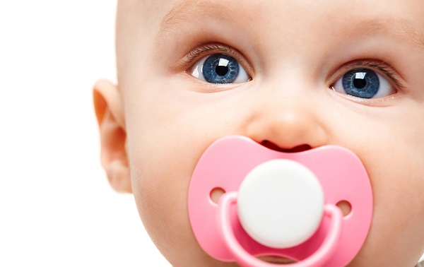 Foto - Tüm anne babalar alıyor! Bebeklere emzik vermek tehlikeli mi? 