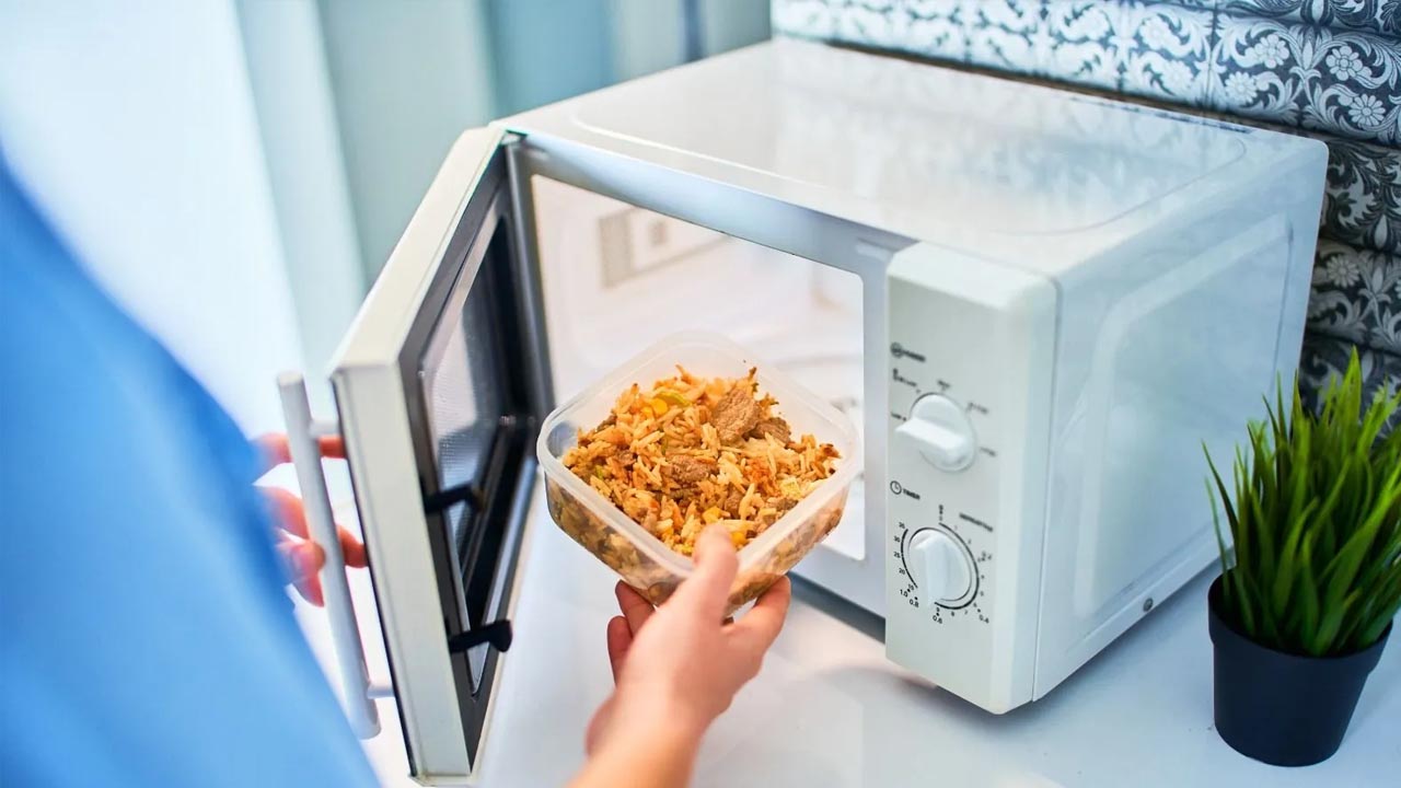 Foto - Tüm bakteriler anında yok oluyor! Bulaşık süngerlerini tertemiz yapan o yöntem