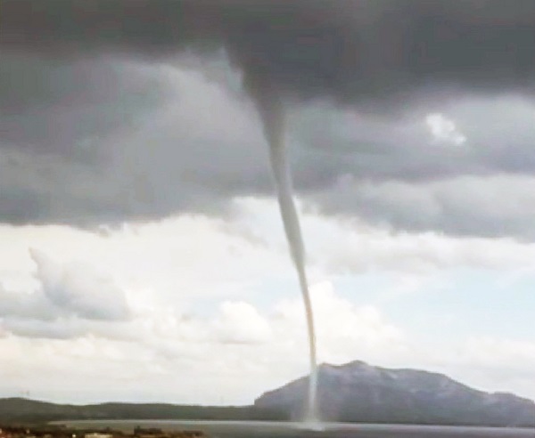Tüm dünya afetlerle boğuşuyor! İşte deniz ve kara hortumlarının sebebi