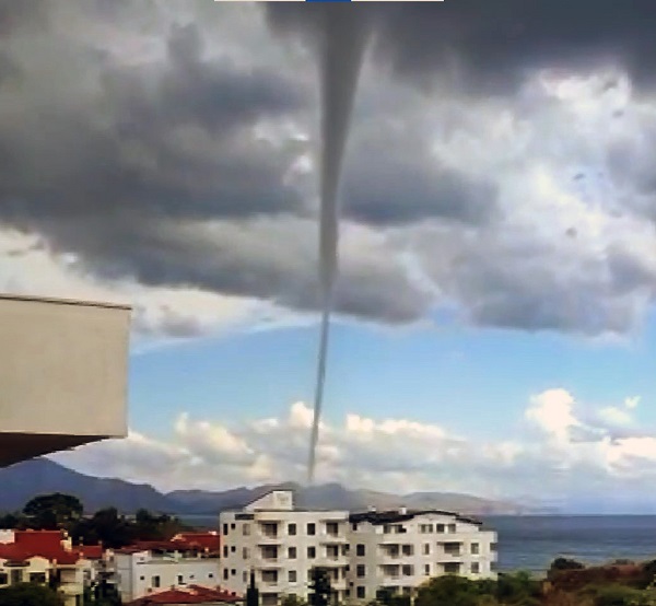 Foto - Tüm dünya afetlerle boğuşuyor! İşte deniz ve kara hortumlarının sebebi
