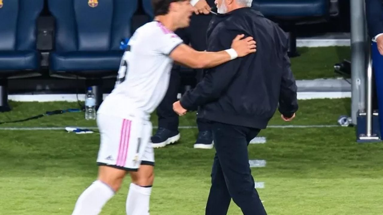 Foto - Tüm dünya bunu konuşuyor: El Clasico'da Arda Güler'den Mourinho'ya olay müdahale!