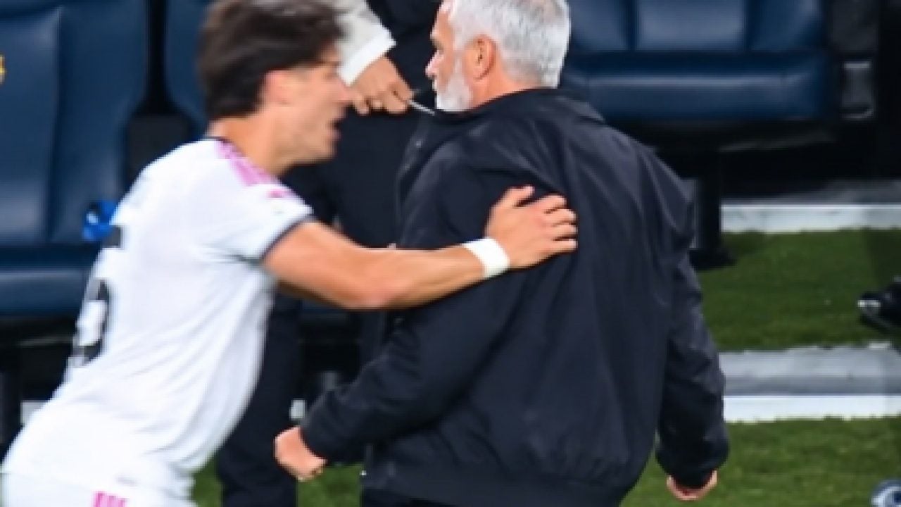 Foto - Tüm dünya bunu konuşuyor: El Clasico'da Arda Güler'den Mourinho'ya olay müdahale!